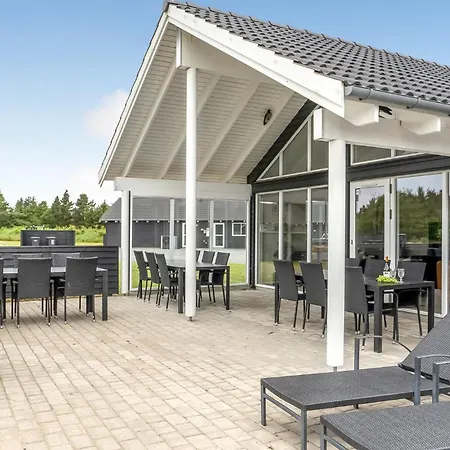 Gorgeous Home In Blavand With Sauna בית נופש *