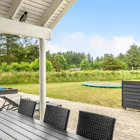 בית נופש Gorgeous Home In Blavand With Sauna *